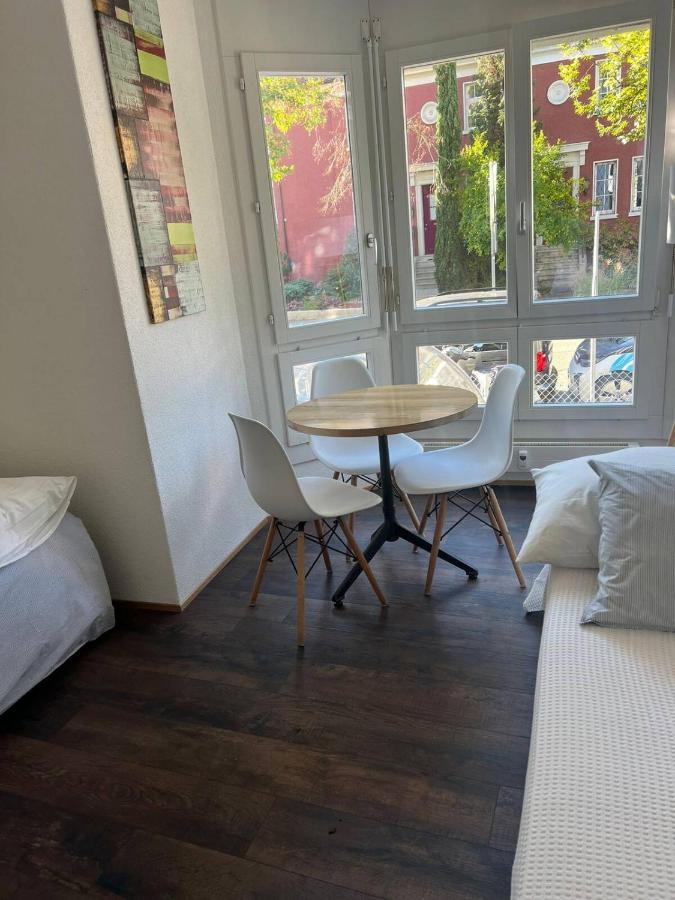 Basel-Stadt Gundeldingen Zimmer 401, Wc In The Hallway, Outside The Room 외부 사진
